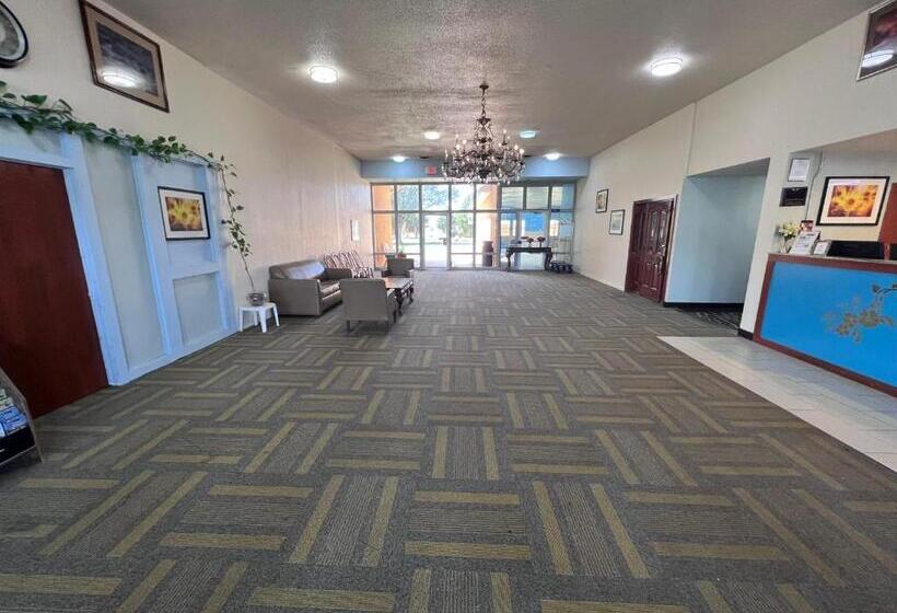 בית מלון כפרי Colby Inn And Suites