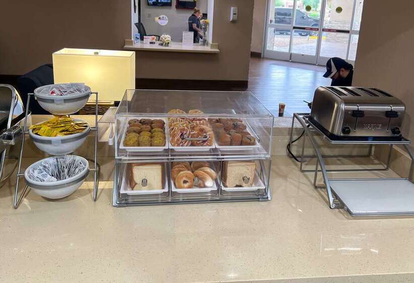 Отель Comfort Inn & Suites Surprise Near Sun City West