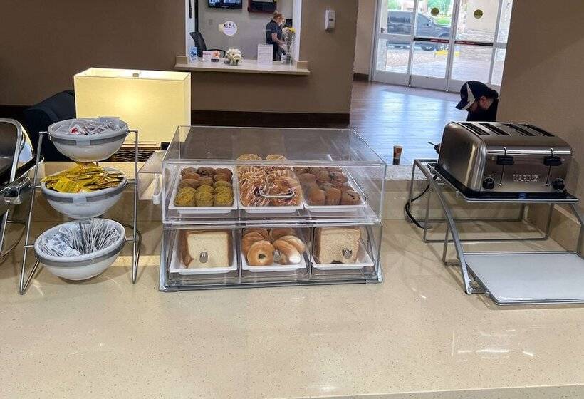 Отель Comfort Inn & Suites Surprise Near Sun City West