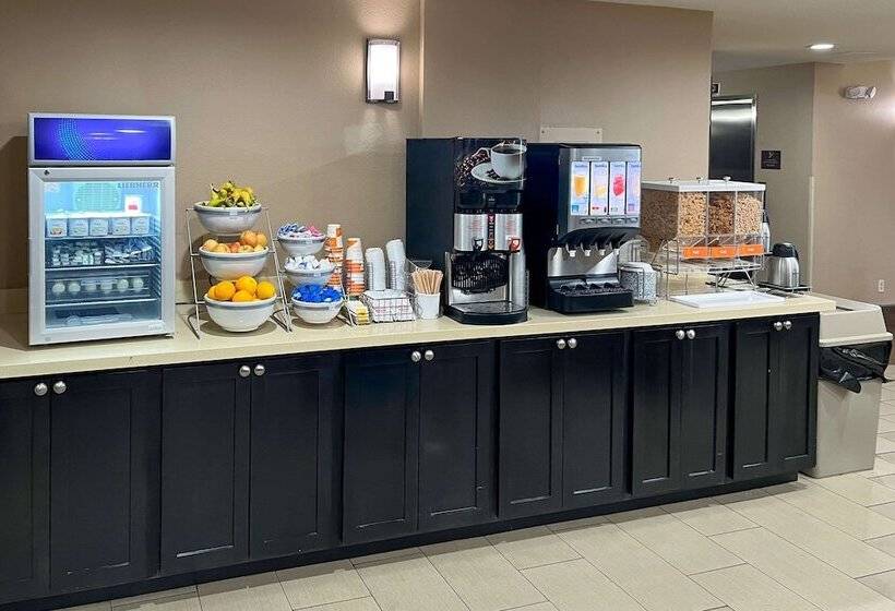 Отель Comfort Inn & Suites Surprise Near Sun City West