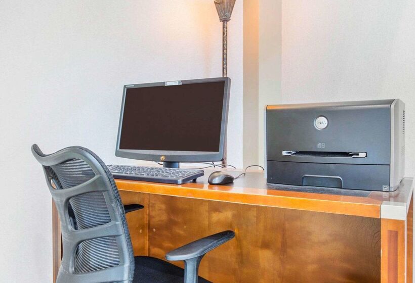 ホテル Comfort Inn & Suites Patriots Point