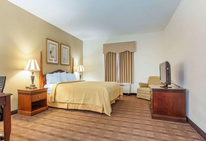 Отель Comfort Inn & Suites Patriots Point