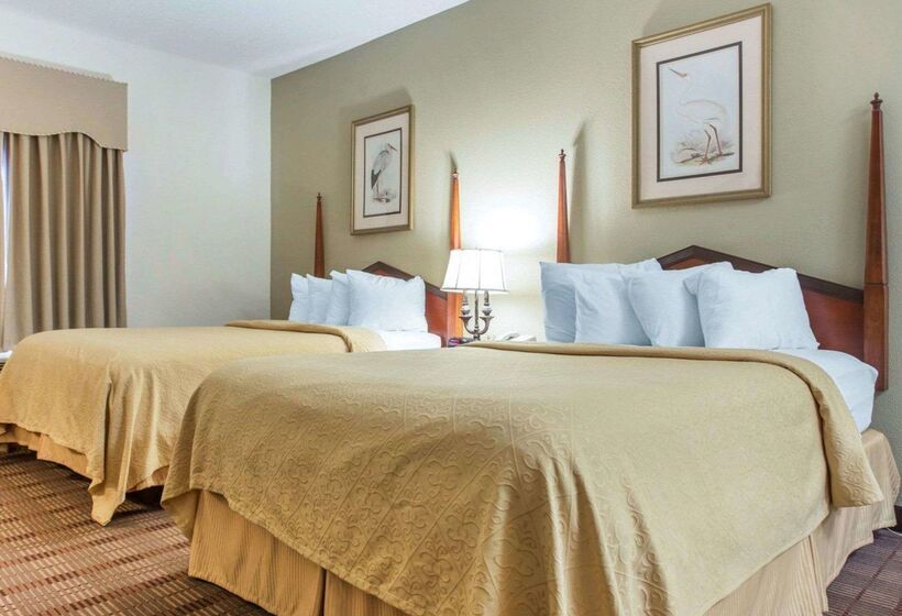 Отель Comfort Inn & Suites Patriots Point