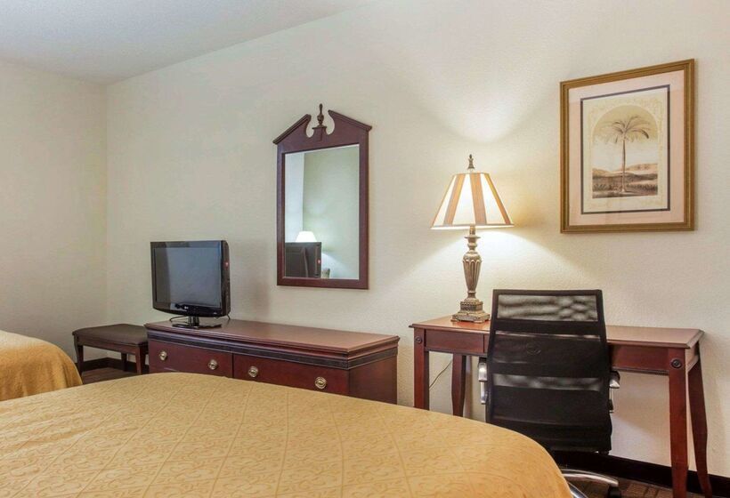 Отель Comfort Inn & Suites Patriots Point