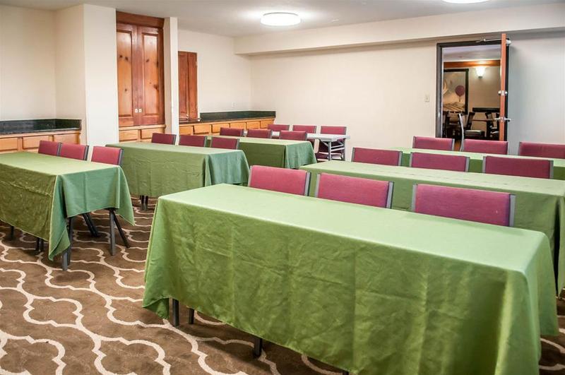 호텔 Comfort Suites North Albuquerque Balloon Fiesta Park