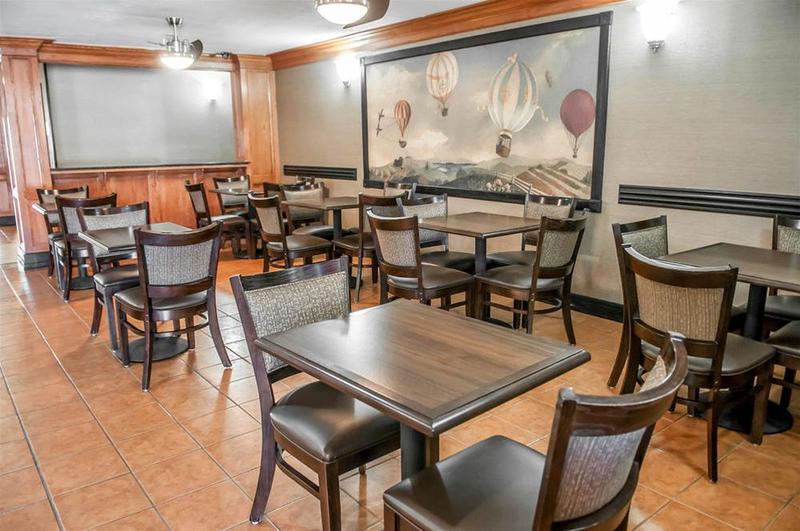 호텔 Comfort Suites North Albuquerque Balloon Fiesta Park