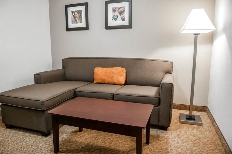 호텔 Comfort Suites North Albuquerque Balloon Fiesta Park