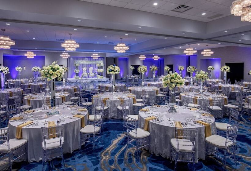 ホテル Crowne Plaza Boston Woburn, An Ihg