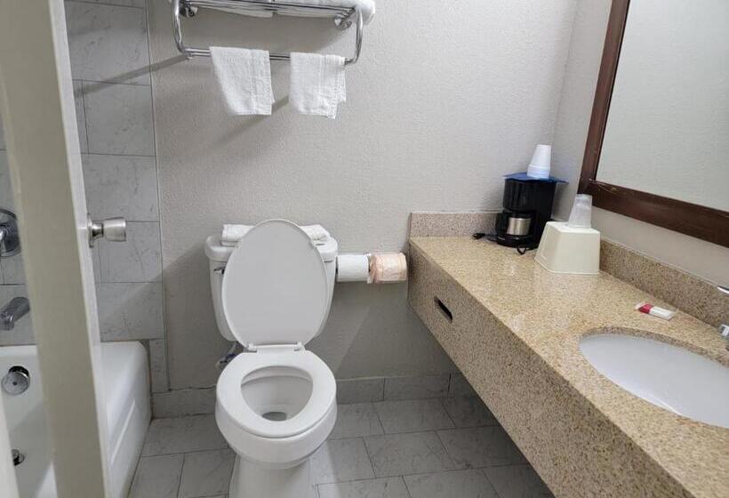 هتل Days Inn By Wyndham Dothan