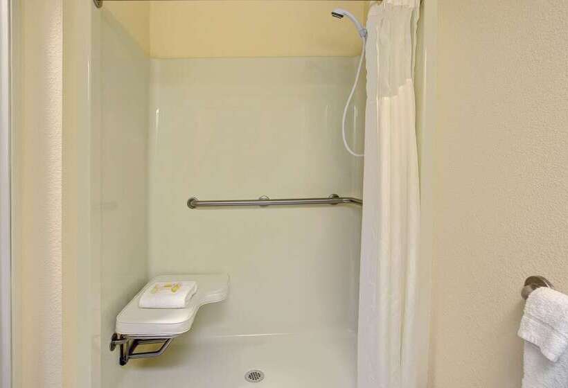 فندق Days Inn & Suites By Wyndham Hickory