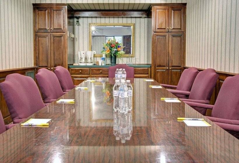 فندق Days Inn & Suites By Wyndham Hickory