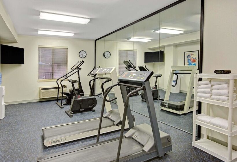 فندق Days Inn & Suites By Wyndham Hickory