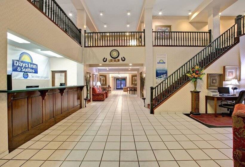 فندق Days Inn & Suites By Wyndham Hickory