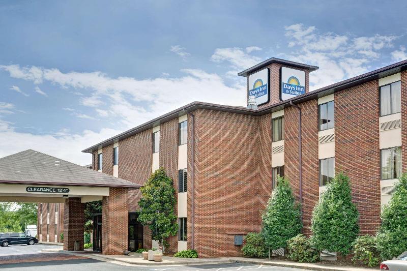 فندق Days Inn & Suites By Wyndham Hickory
