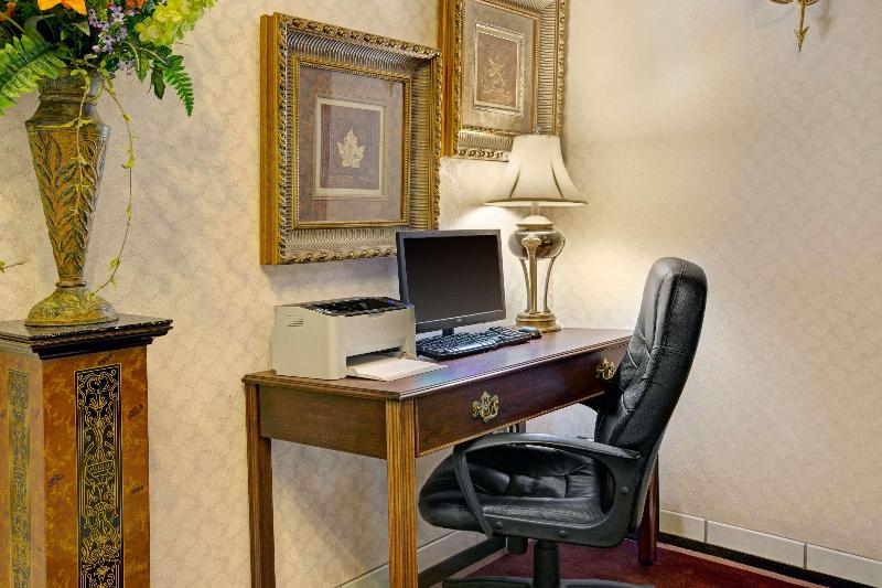 فندق Days Inn & Suites By Wyndham Hickory