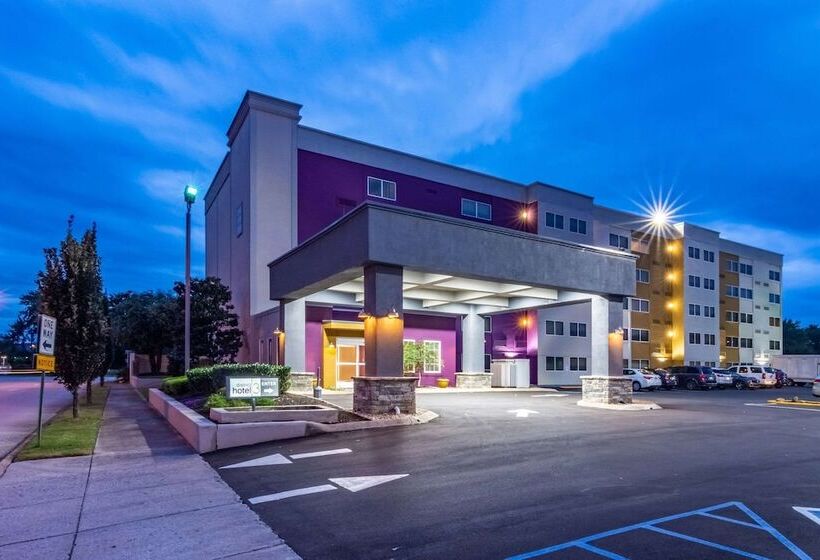 District 3 Hotel, Ascend Hotel Collection