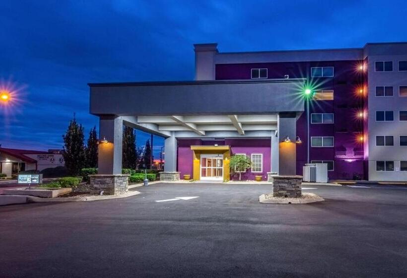 District 3 Hotel, Ascend Hotel Collection