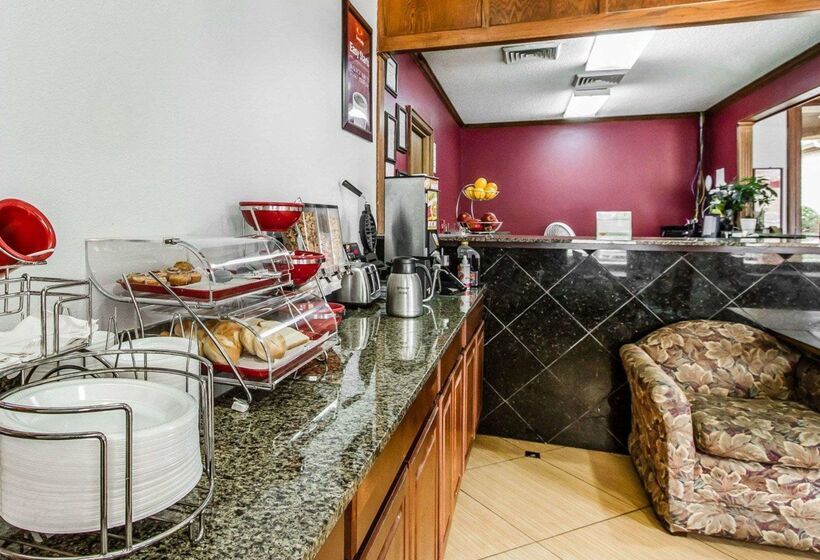 فندق Econo Lodge Inn & Suites Enterprise