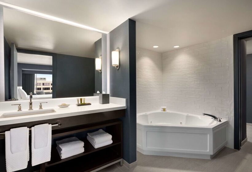 هتل Champlain Burlington, Curio Collection By Hilton