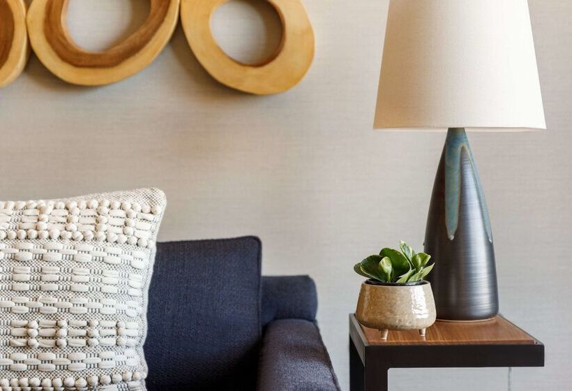 هتل Champlain Burlington, Curio Collection By Hilton