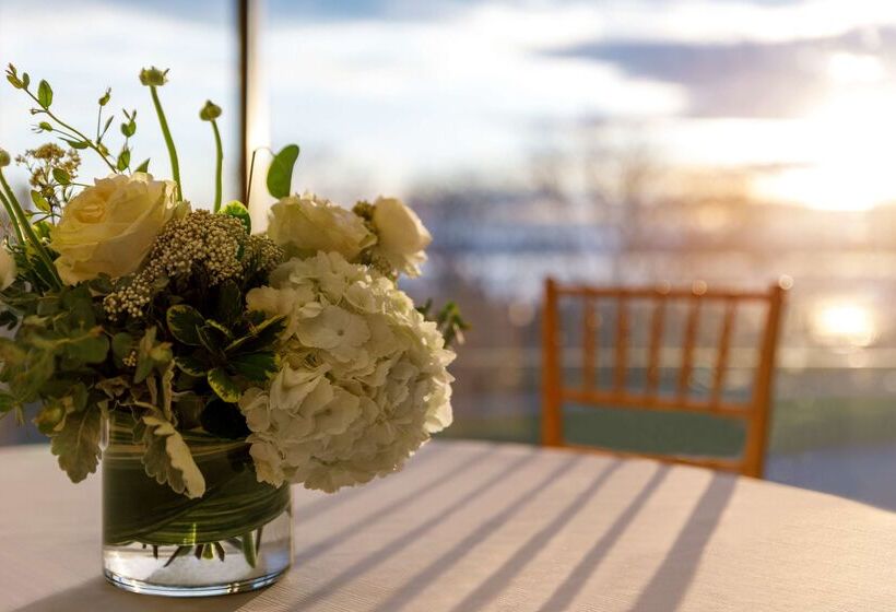 هتل Champlain Burlington, Curio Collection By Hilton