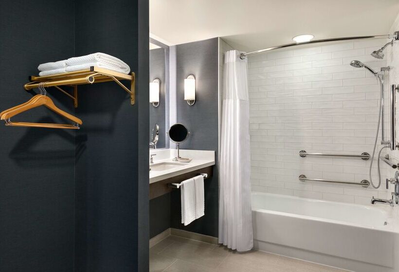 هتل Champlain Burlington, Curio Collection By Hilton