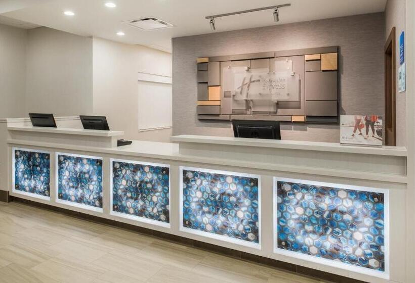 فندق Holiday Inn Express & Suites West Plains Southwest By Ihg