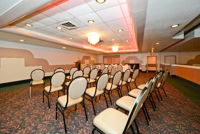 فندق Howard Johnson By Wyndham Benton Harbor/st. Joseph