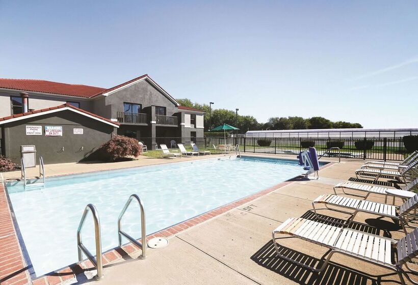 هتل La Quinta Inn By Wyndham Sandusky Near Cedar Point
