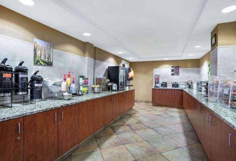 هتل Hampton Inn Manchester Downtown