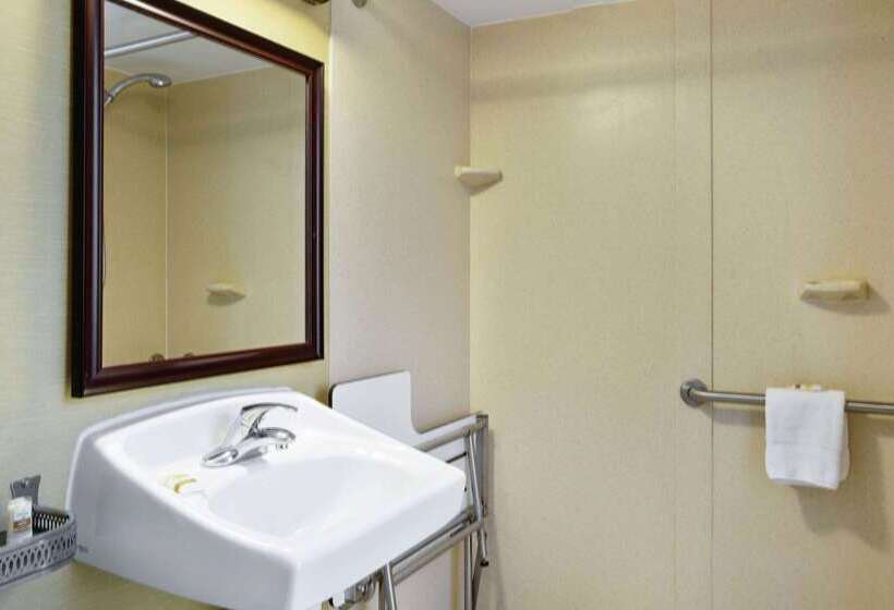 هتل Hampton Inn Manchester Downtown