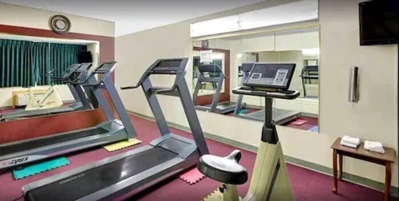 فندق Norwood Inn And Suites Worthington