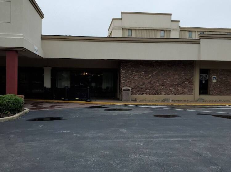 فندق Pine Lake Resort And Banquets