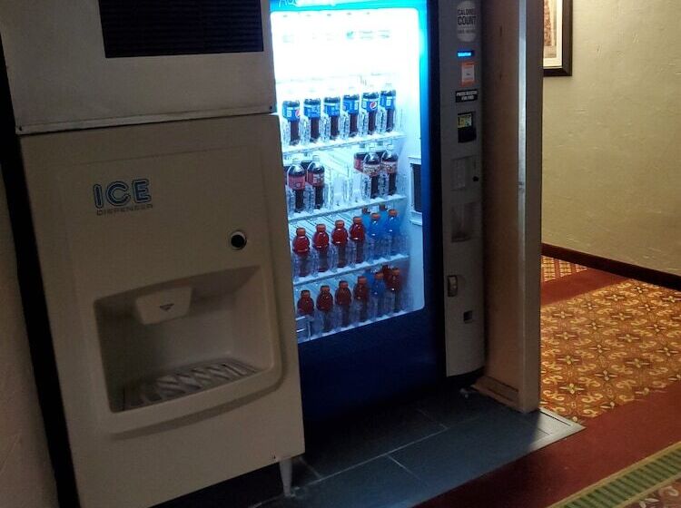 فندق Pine Lake Resort And Banquets