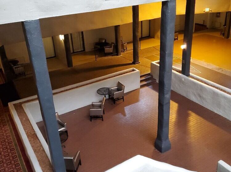 فندق Pine Lake Resort And Banquets