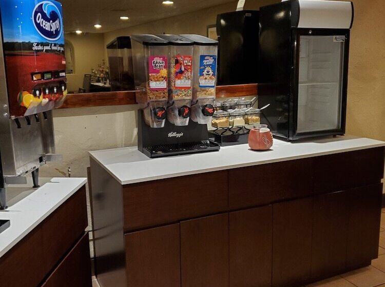 فندق Pine Lake Resort And Banquets