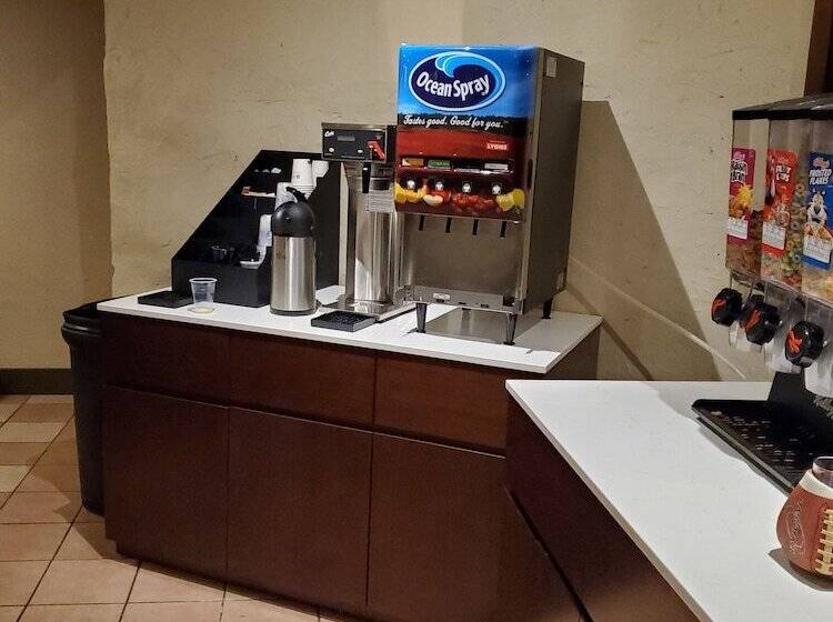 فندق Pine Lake Resort And Banquets