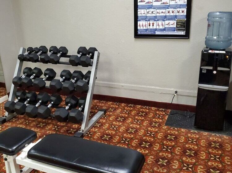 فندق Pine Lake Resort And Banquets