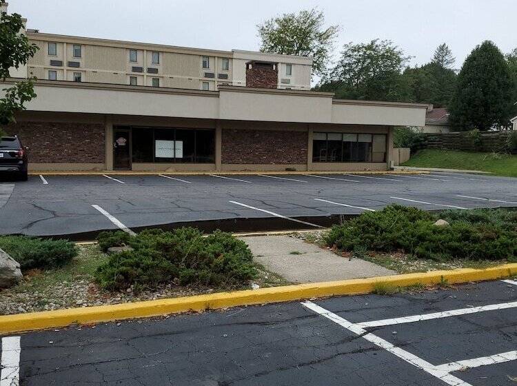 فندق Pine Lake Resort And Banquets