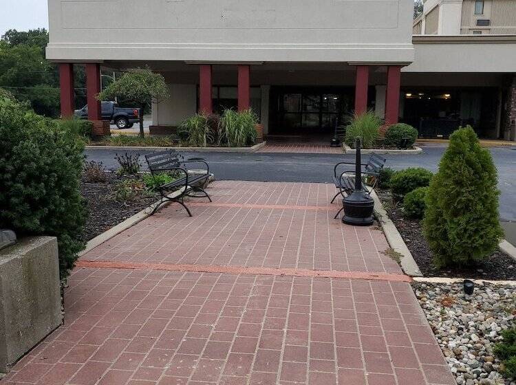 فندق Pine Lake Resort And Banquets