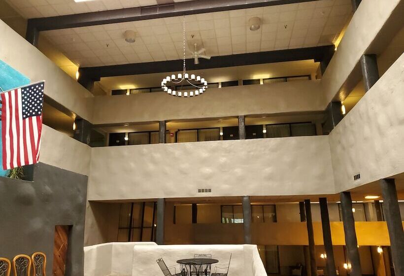 فندق Pine Lake Resort And Banquets