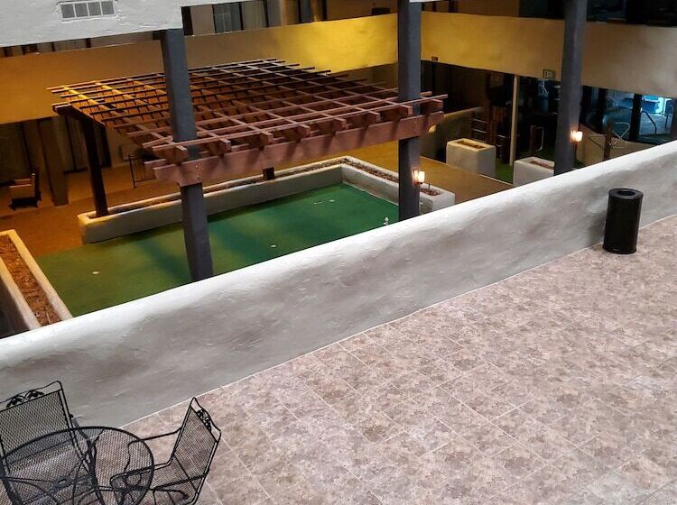 فندق Pine Lake Resort And Banquets