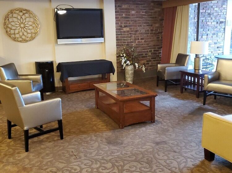 فندق Pine Lake Resort And Banquets