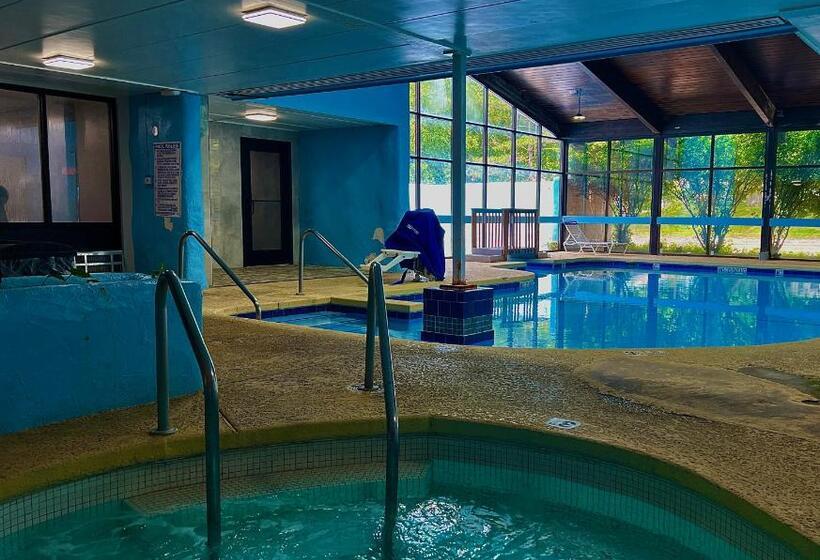 فندق Pine Lake Resort And Banquets