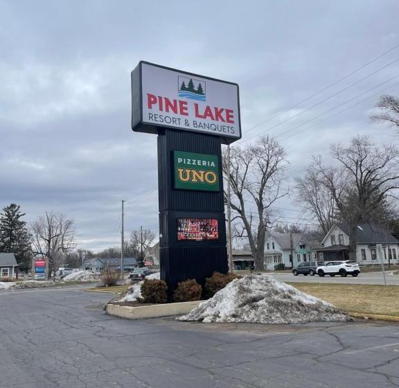 فندق Pine Lake Resort And Banquets