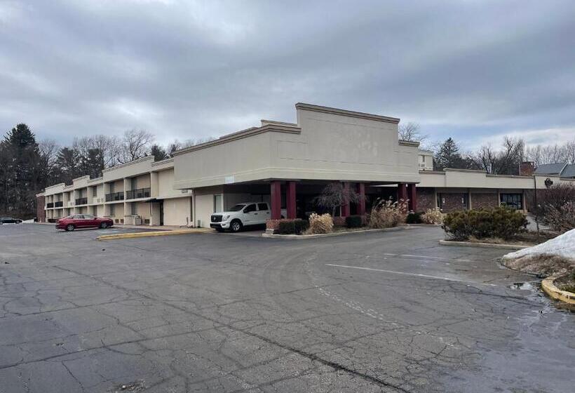 فندق Pine Lake Resort And Banquets