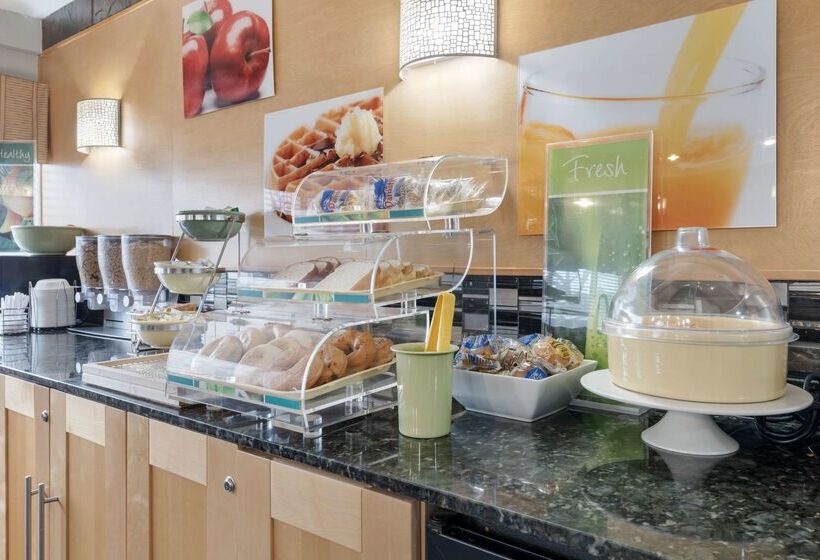 هتل Quality Inn & Suites Mayo Clinic Area