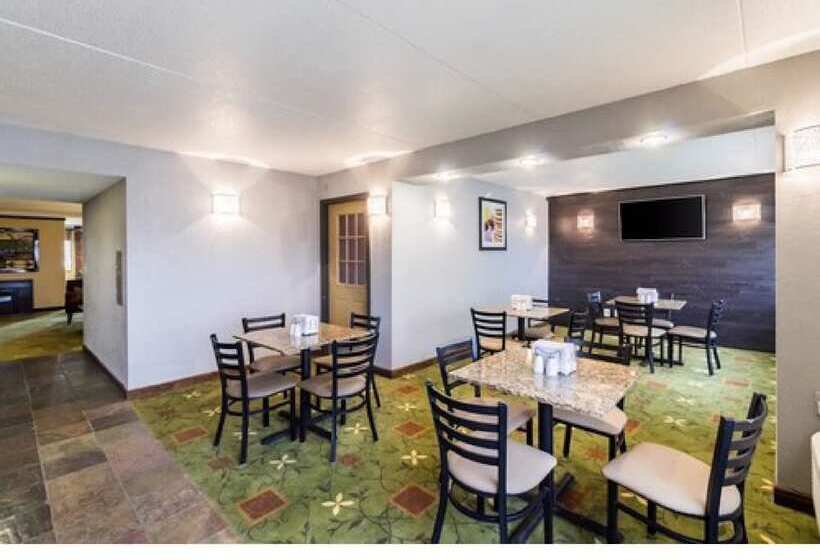酒店 Quality Inn & Suites Mayo Clinic Area