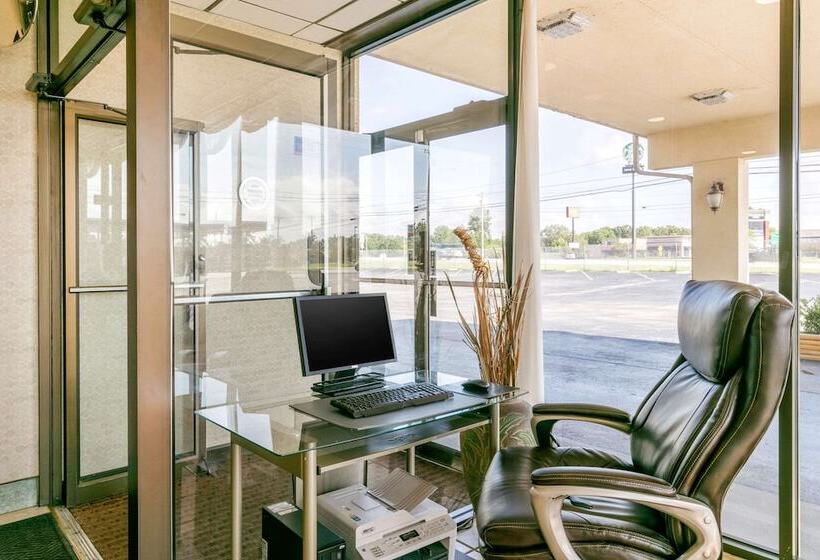 فندق Quality Inn