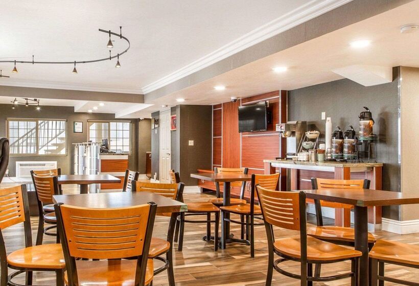 Отель Quality Inn Sacramento Convention Center